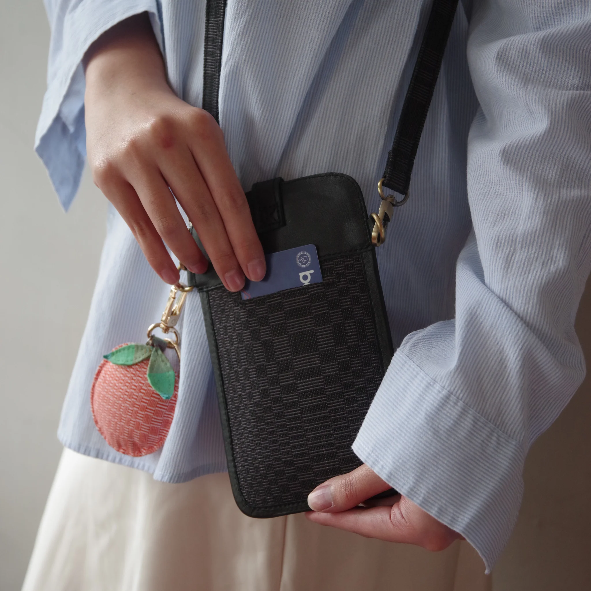 Liksi Sling in Black - Image 4