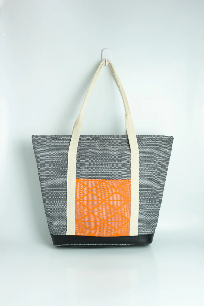 Malaya Carryall in Black & White - Image 3